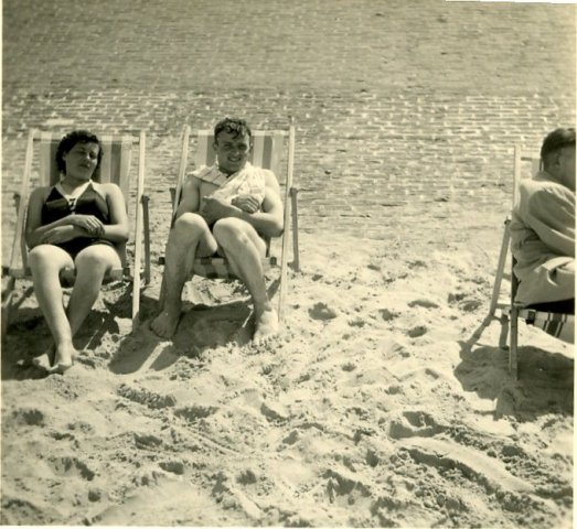 Georgina Stevens en Robert Bekaert aan zee